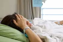 Sáng sớm, thiếu nữ ngất xỉu trước cửa nhà vệ sinh chỉ vì điều này