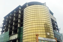 "Đất vàng" giữa Thủ đô: Tòa tháp ngàn tỷ đổ nát, bỏ hoang