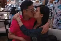 Nam diễn viên 63 tuổi đắm đuối hôn môi con gái 15 tuổi, đâu là giới hạn?