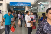 Nữ hộ sinh bị đánh vỡ hốc mắt, xương mũi trong thang máy