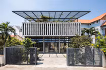 Báo Mỹ tò mò ngôi nhà “nửa kín nửa hở” độc đáo ở TP HCM 