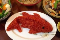 Gần Tết ông Công ông Táo, hội chị em thi nhau mua cá chép “giả” 