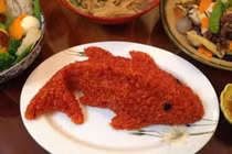 Gần Tết ông Công ông Táo, hội chị em thi nhau mua cá chép “giả” 