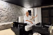 Ngôi nhà trong hang đá của ông Đặng Lê Nguyên Vũ có gì?