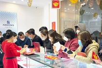 Lướt sóng trên đỉnh, lỗ trăm triệu mua vàng giá 74 triệu/lượng