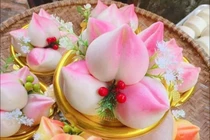 Bánh bao đào tiên “đổ bộ” chợ mạng trước Rằm tháng Giêng