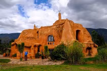 Mục sở thị ngôi nhà bằng đất sét đẹp nhất thế giới