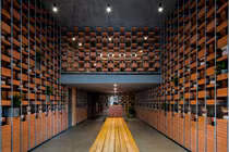 Showroom sử dụng gạch thép độc đáo ở TPHCM