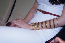 Siêu đồng hồ hình rắn của Thủy Tiên: Vàng nguyên chất, đính gần 200 viên kim cương 