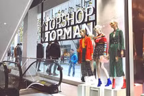 Thời trang Topshop hội chị em mê mẩn phá sản, đóng hết cửa hàng ở Mỹ