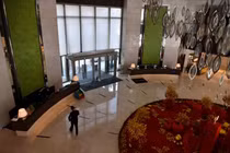 Khách sạn 5 sao trung tâm Vũ Hán "vắng như chùa bà đanh" giữa dịch Corona