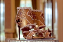 Quà Giáng sinh xa xỉ nhất mọi thời đại: Hãi hùng đôi giày 350 tỷ