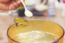 Nấu canh bỏ nước mắm là dại: 5 sai lầm khi dùng gia vị khiến bạn rước bệnh