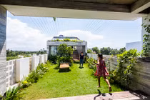 Nhà 4 tầng ngập ánh sáng và bóng cây ở Đà Nẵng