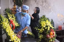 Lạnh người với 'nghề trang điểm cho xác chết'