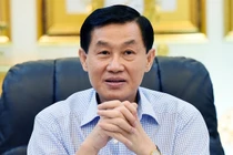 Những hình ảnh giản dị bất ngờ của tỷ phú Johnathan Hạnh Nguyễn