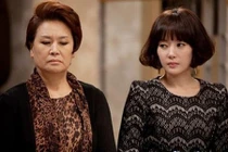 Dân mạng lộn ruột với lý do không chấp nhận người yêu của mẹ bạn trai 