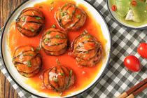 Cách làm cà tím kẹp thịt sốt cà chua mang may mắn cho năm mới