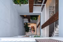 Nhà Đà Nẵng thiết kế "lạ" ngập nắng gió nổi bật trên báo Tây