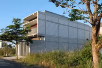 Không sơn không trát, nhà Đà Nẵng đẹp ngỡ ngàng trên báo Mỹ