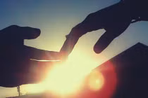 Vừa ly hôn, con trai tôi đã lọt bẫy gái trẻ?