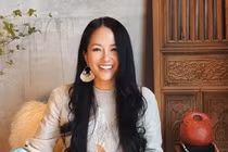 Diva Hồng Nhung bị chê "photoshop phát sợ" vì gương mặt khác lạ