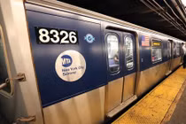 Ngủ trên tàu điện, tỉnh dậy thấy mình bị cưỡng hiếp 