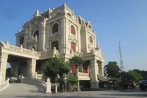 Toàn cảnh dinh thự trăm tỷ “gây sốt” của đại gia Phủ Lý
