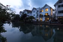 Nhà phố đẹp bất ngờ từ những khoảng trống tưởng xấu xí