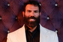 Tỷ phú ăn chơi khét tiếng, một tuần “qua đêm” với 17 chân dài