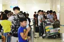 Sân bay Tân Sơn Nhất dừng phát thanh tin chuyến bay vì tiếng ồn