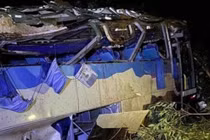 Mexico: Xe buýt đâm vào khe núi, ít nhất 25 người thiệt mạng