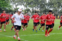 Bầu Thắng hành động, cựu vô địch V.League trước nguy cơ giải tán