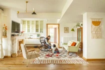 Bà mẹ đập thông 3 phòng để có không gian vui đùa cho bé