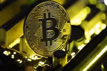 Tăng hơn 1.000 USD/ngày, Bitcoin cán ngưỡng 9.000 USD