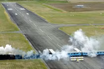 Ngỡ ngàng 10 sân bay kỳ quặc nhất thế giới