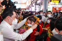 Lãnh đạo TP.HCM xúc động đón chào tuyển nữ