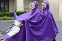 Đồ dùng đi mưa vào mùa sôi động