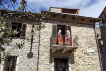 Ngỡ ngàng những ngôi nhà bằng đá chỉ 1 Euro ở Italy