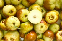 Đắt hơn bò Mỹ, hồng táo dẹt siêu lạ vẫn “cháy hàng“