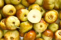 Đắt hơn bò Mỹ, hồng táo dẹt siêu lạ vẫn “cháy hàng“