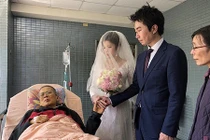 Đám cưới tổ chức ở bệnh viện và lý do khiến dân mạng xúc động