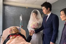 Đám cưới tổ chức ở bệnh viện và lý do khiến dân mạng xúc động