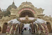 Choáng ngợp lâu đài dát vàng trong đám cưới “khủng” ở Ninh Bình