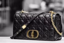 Quy trình kỳ công tạo ra chiếc túi Dior hàng trăm triệu