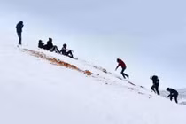 Hi hữu: rủ nhau trượt tuyết ở... sa mạc Sahara 