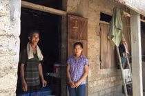 Nữ sinh quỳ khóc trước trường thi được ưu ái trúng tuyển lớp 10?