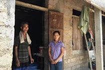 Nữ sinh quỳ khóc trước trường thi được ưu ái trúng tuyển lớp 10?