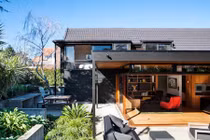 Nhà gỗ khung thép vẫn đẹp đến say lòng 