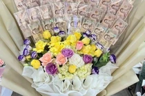 Shipper ăn cắp bó hoa tiền trị giá nghìn USD